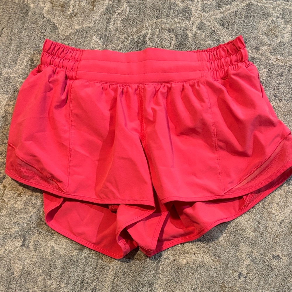 Lululemon 2.5 Inch Low Rise Hotty Hot Short in Lip Gloss Pink